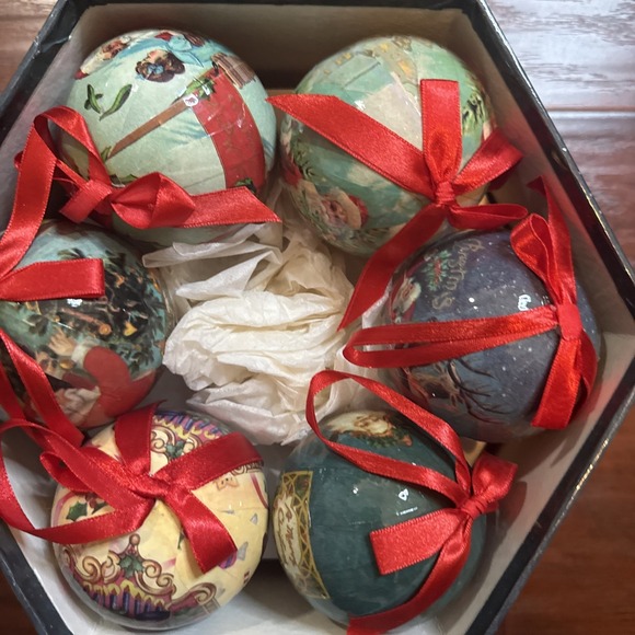 Vintage Set of 12 Decoupage/Paper Mache "Antique Santas" Ornaments in Box 1995 - Picture 2 of 3